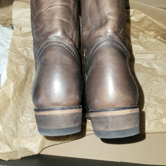 Frye Billy Pull-on Boots, Size 8 - Picture 2 of 11